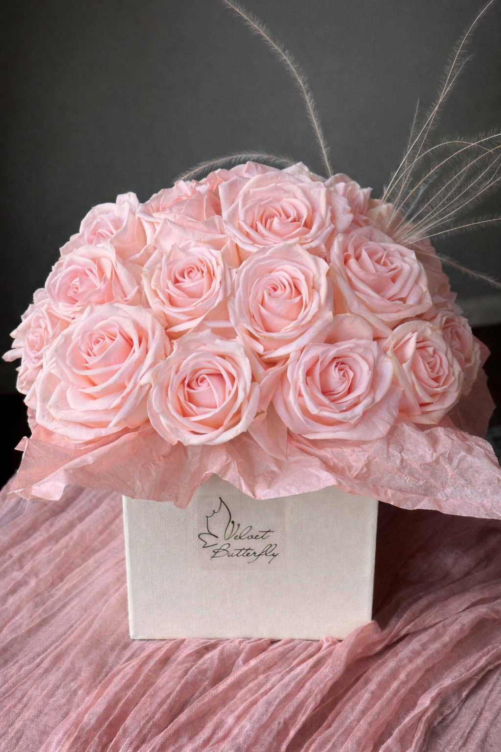 Luxury Rose Hat Box – Same Day Flower Delivery in Houston