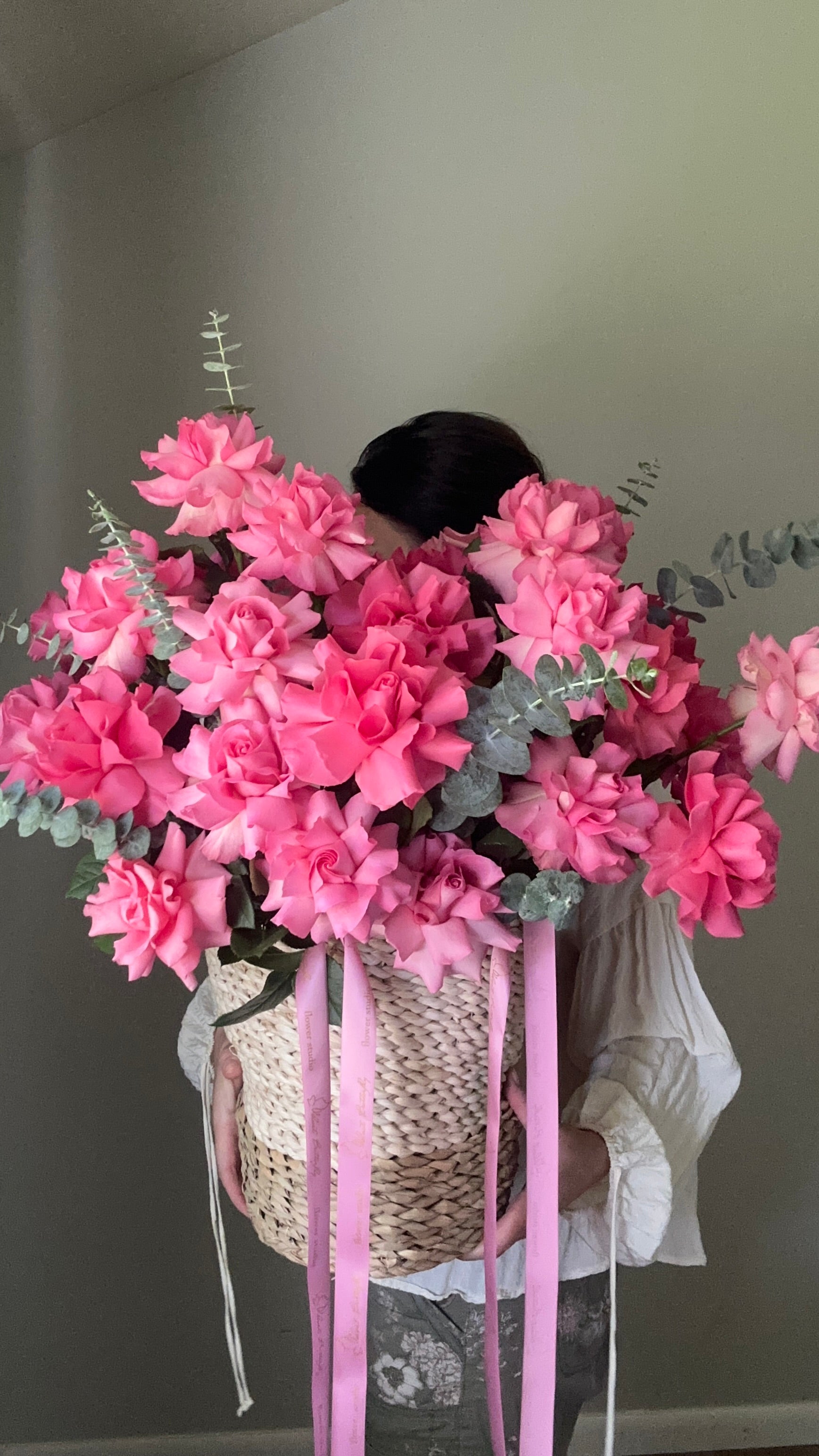 Pink Expression – Luxury Basket of French Roses
