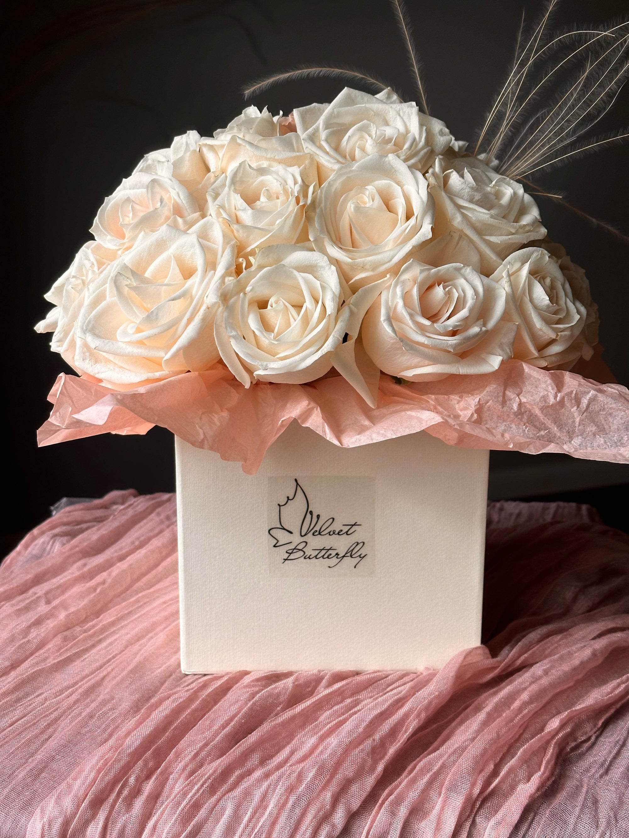 Luxury Rose Hat Box – Same Day Flower Delivery in Houston