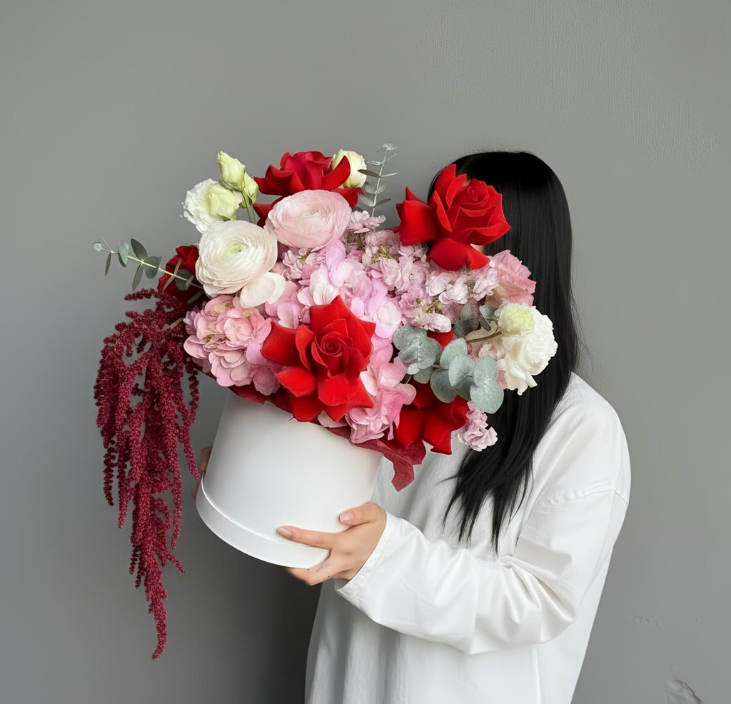 Scarlet Romance Hatbox