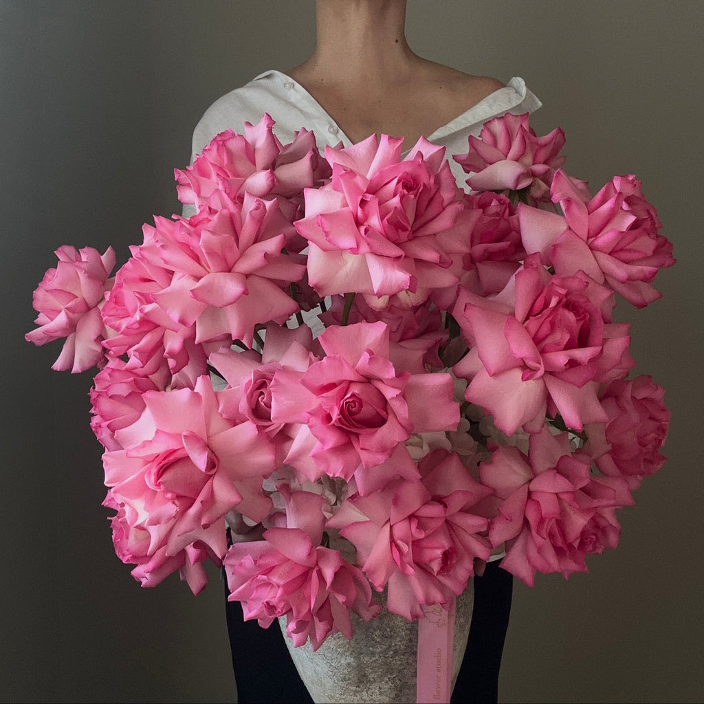 "Dream in pink"-flower arrangement in a vase