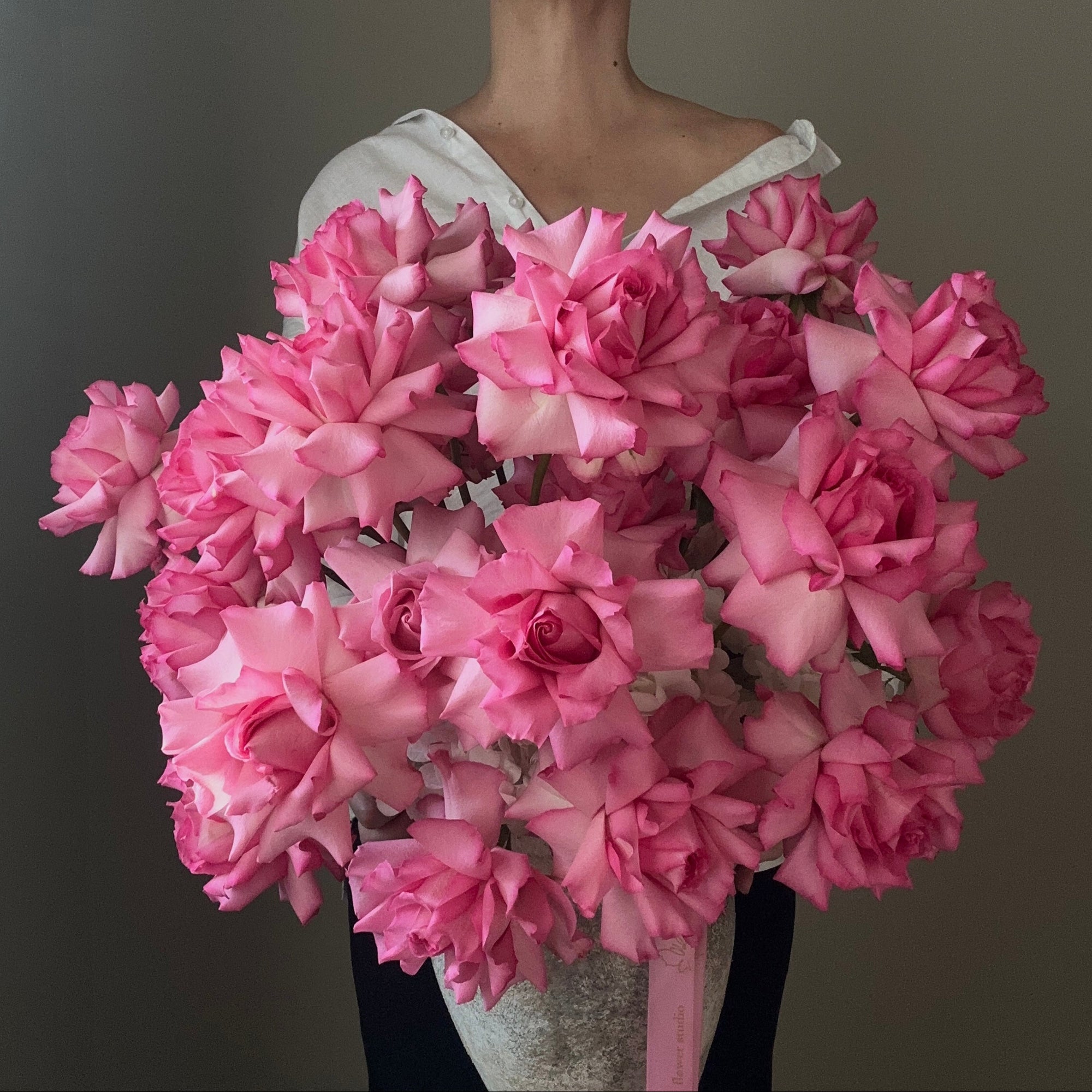 "Dream in pink"-flower arrangement in a vase