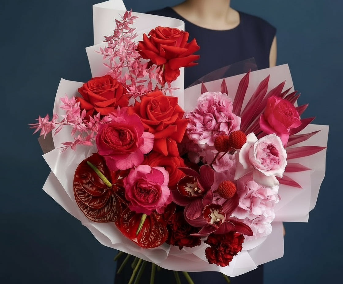 Bouquet of red and pink roses